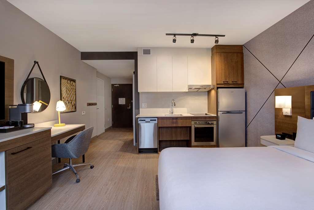 Homewood Suites By Hilton Montreal Downtown Номер фото